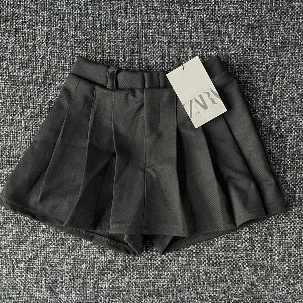 NWT Zara Girl’s Black Pleated Skort Size 6